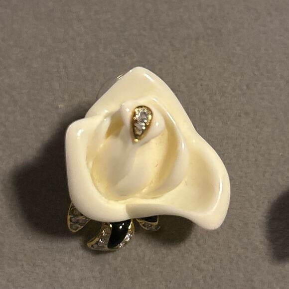 Kenneth Jay Lane White Rose Brooch Earrings Set KJL Signed Vintage Lucite Jewel - Picture 3 of 7